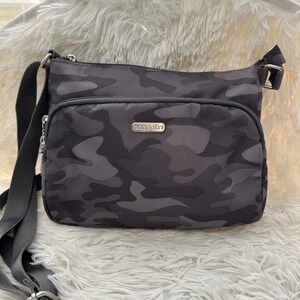 Baggallini Gray Camouflage Print Multipocket Zip Lightweight Crossbody Bag Sz S